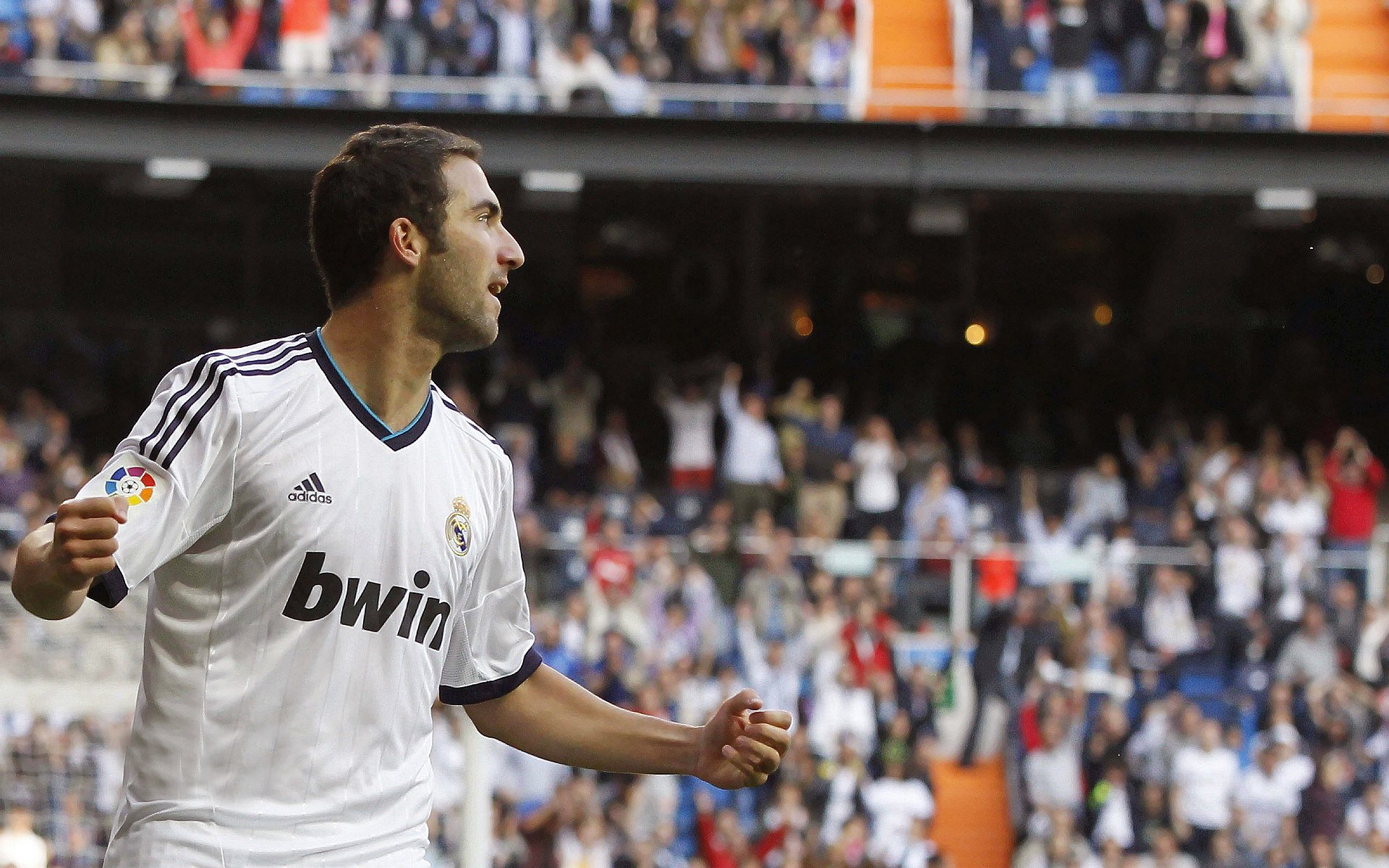 利雅得胜利3-1八连胜C罗点射造两大神迹,利雅得胜利对利雅得新月